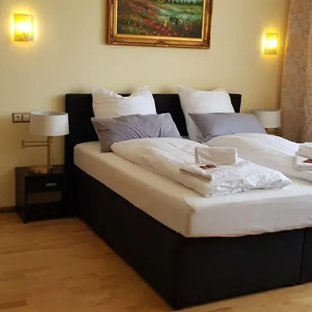 מלון Hotel-villa Lalee 3*