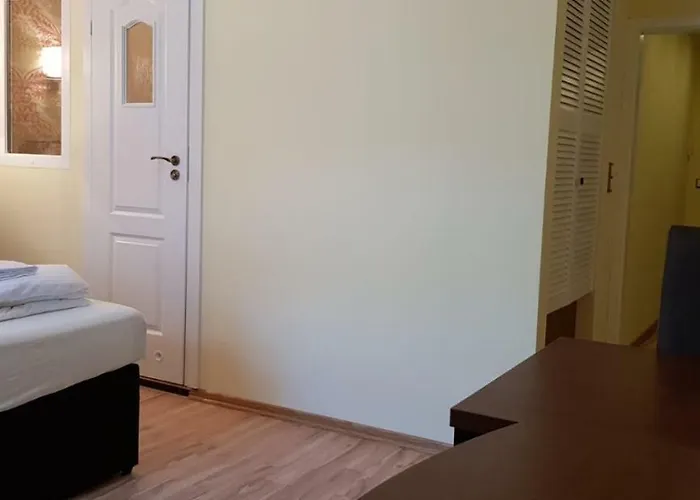 Ξενοδοχείο Hotel-villa Lalee